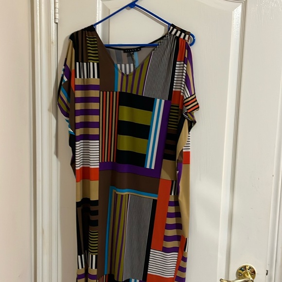 Dress - Picture 1 of 9